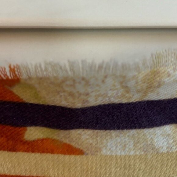 Vince Camuto Oversized Floral Scarf Wrap With Eyelash Fringe And Multi-Color Des - Picture 3 of 5